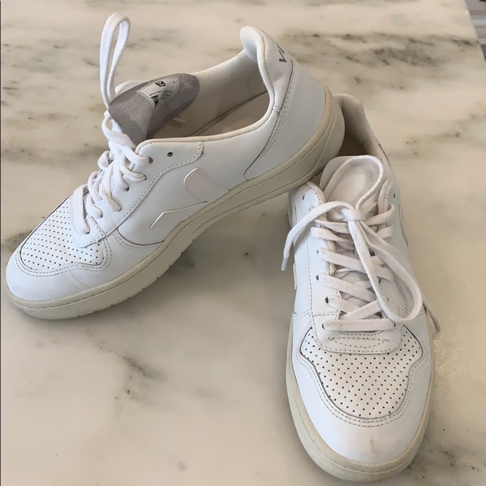 Veja v-10 size 9 all white